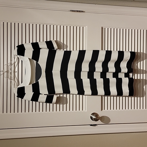 ☀️ ✅️ Banana Republic Dress - Picture 2 of 4